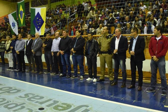 Vereadores prestigiam abertura dos Jogos Escolares